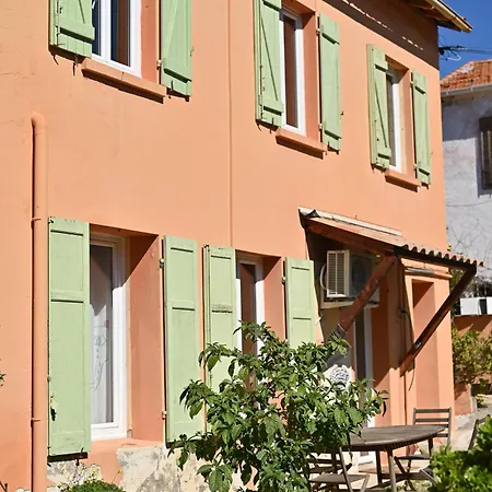 Legerete Aux Muriers * Le Lavandou